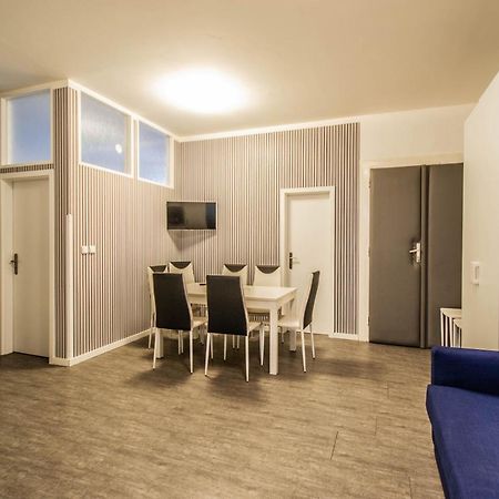 פראג Labyrinth Apartments By Ruterra מראה חיצוני תמונה