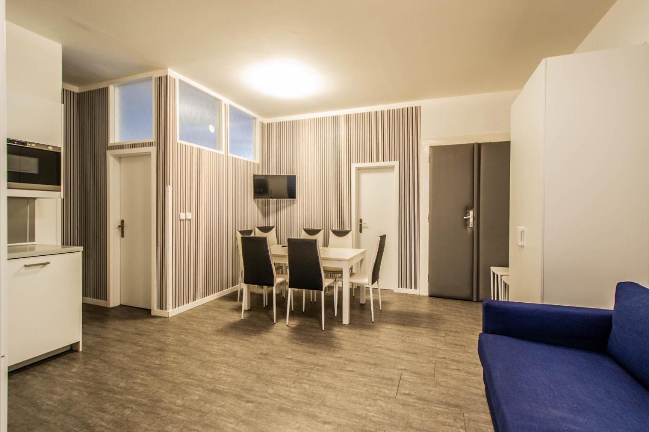 פראג Labyrinth Apartments By Ruterra מראה חיצוני תמונה