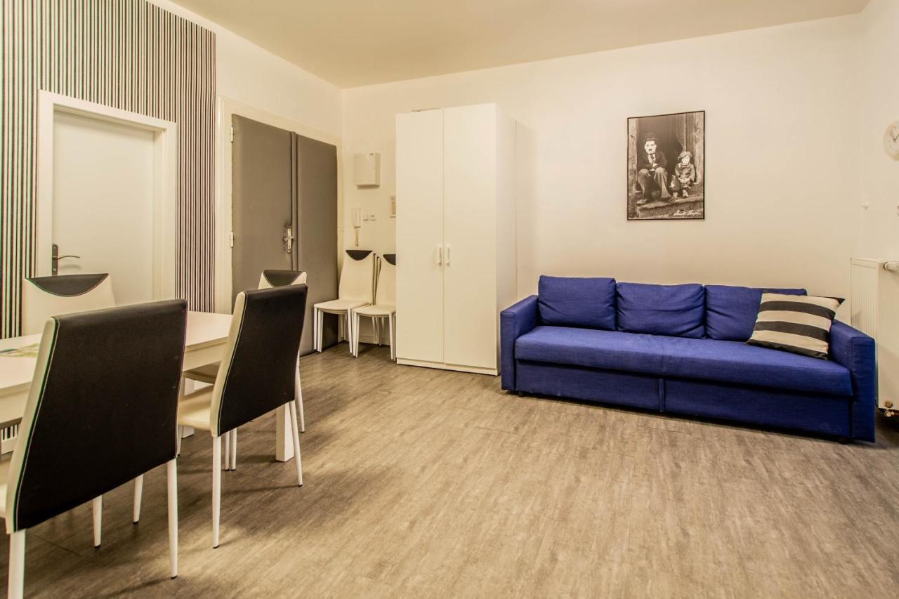 פראג Labyrinth Apartments By Ruterra מראה חיצוני תמונה