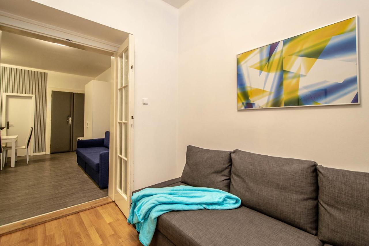 פראג Labyrinth Apartments By Ruterra מראה חיצוני תמונה