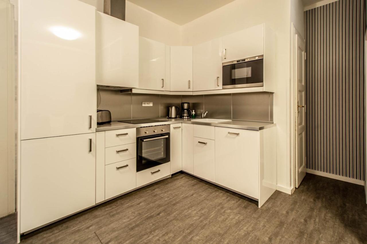 פראג Labyrinth Apartments By Ruterra מראה חיצוני תמונה