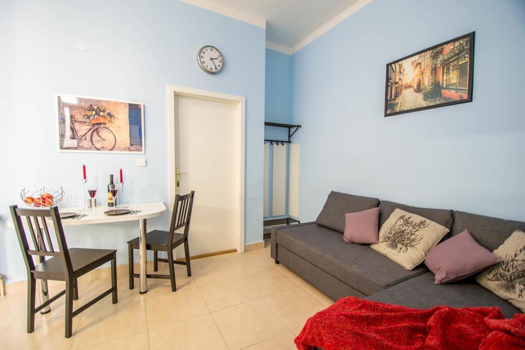 פראג Labyrinth Apartments By Ruterra מראה חיצוני תמונה