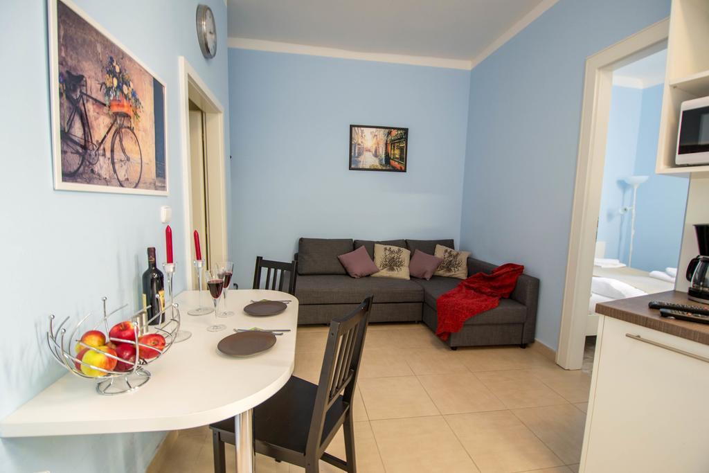 פראג Labyrinth Apartments By Ruterra מראה חיצוני תמונה
